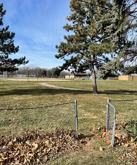 3630 S 91st St — Photo 30
