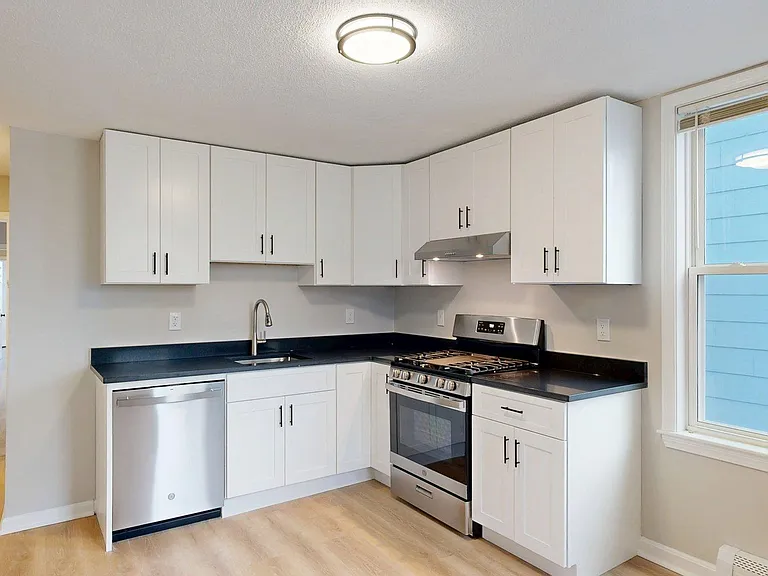 165 Hichborn St #5 — Photo 6