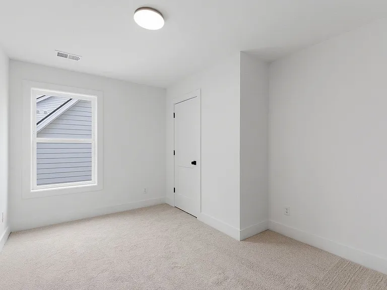 1024 Scenic View Ct — Photo 13