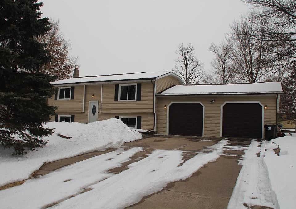 1st image of 1714 207th Ln NE