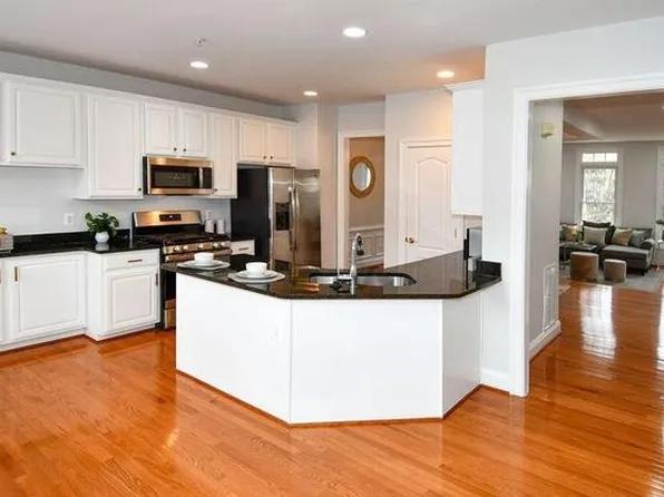 9538 Lagersfield Cir, Vienna, VA 22181