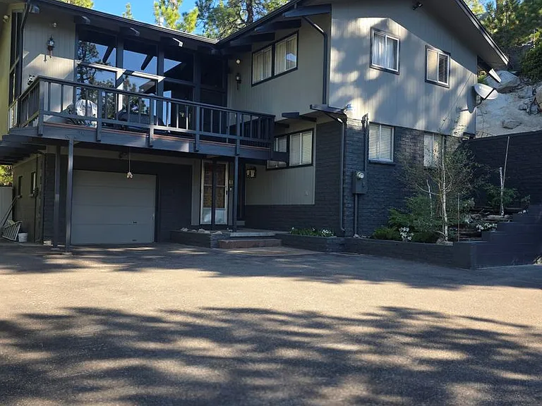 686 Virginia Dr — Photo 2
