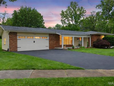 11572 Frontier Dr, Saint Louis, MO, 63146