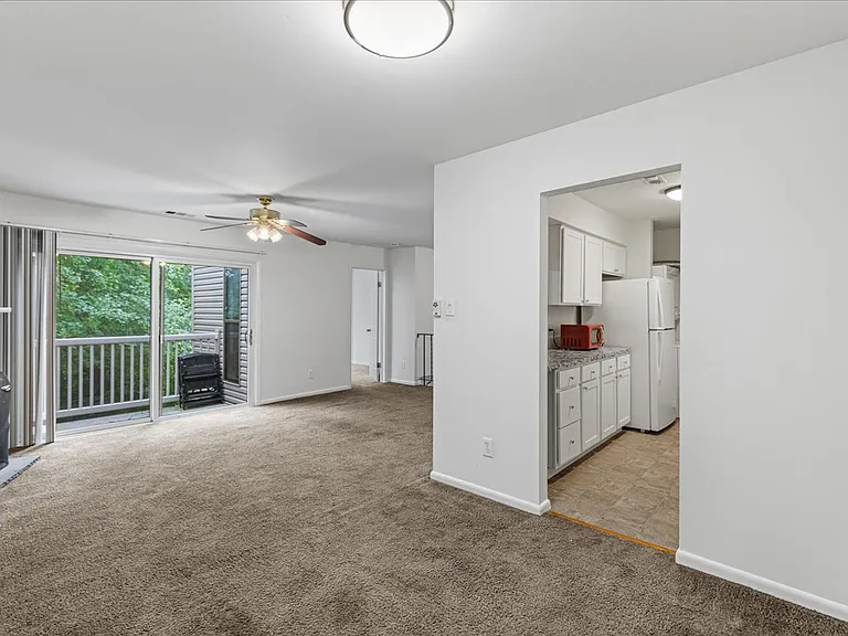 703 Camelback Ct — Photo 14