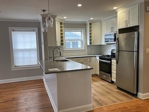 3rd image of 217 Whiton St #1