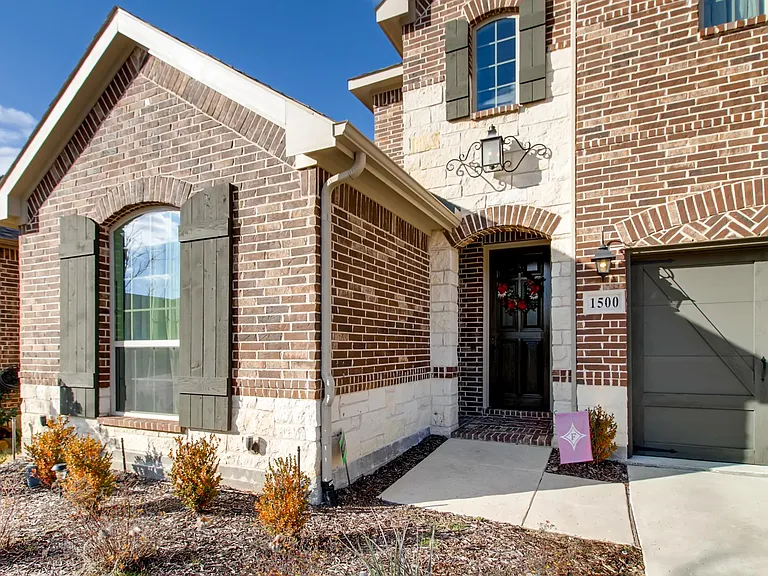 1500 Cherry Blossom Ln — Photo 3