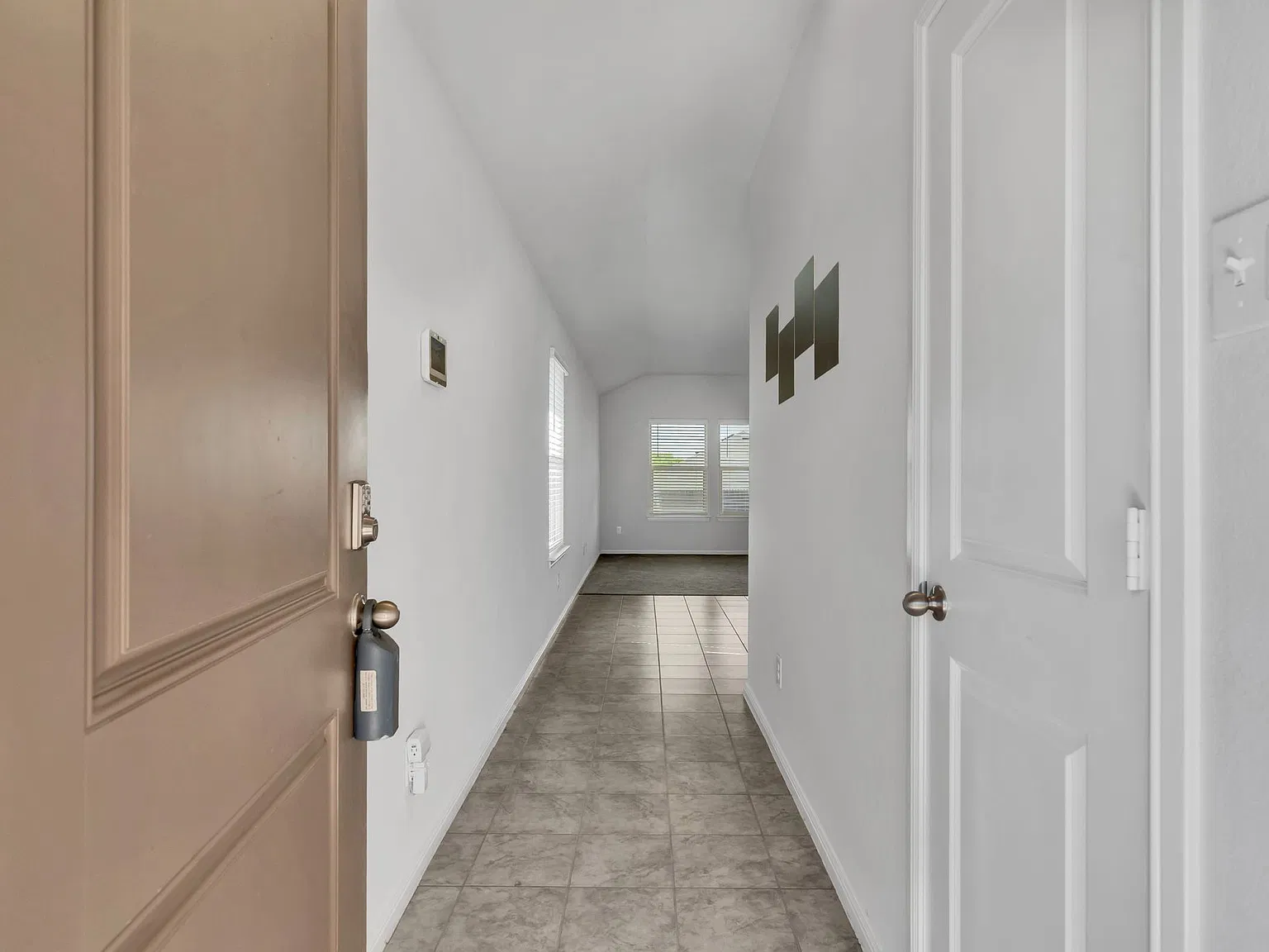3 bed, 1554 sqft, $2,500 — Photo 4