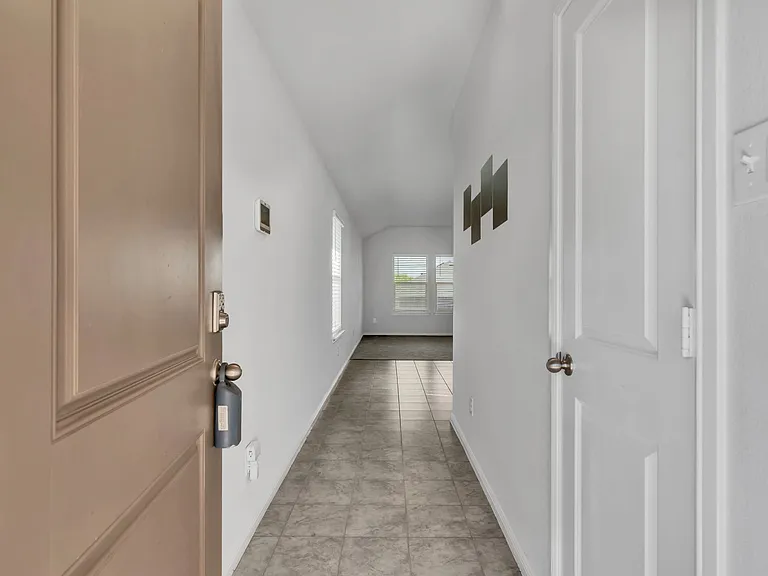 16617 Porterfield Ln — Photo 6