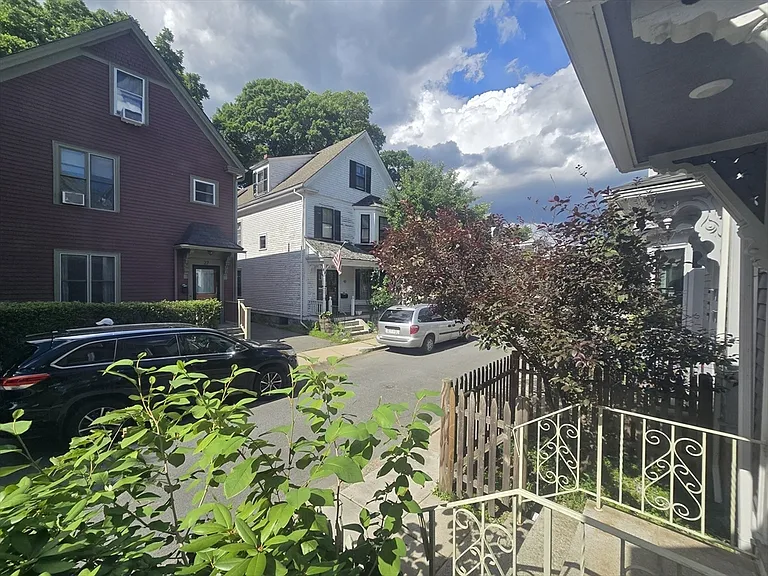 28 Bardwell St #1 — Photo 16
