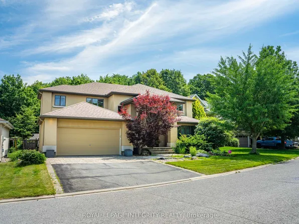 13 Cecil Walden Rdg, Ottawa, ON K2K 3C6