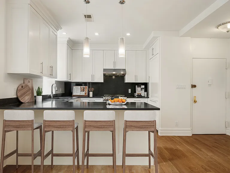 170 W 75th St #3B — Photo 3