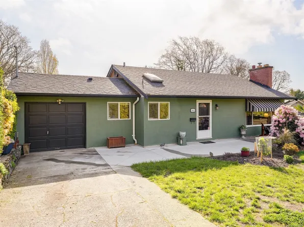 3615 Doncaster Dr, Saanich, BC V8P 3W5