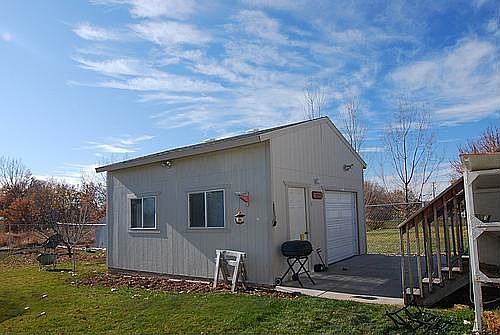 Workshop/3 Car Garage