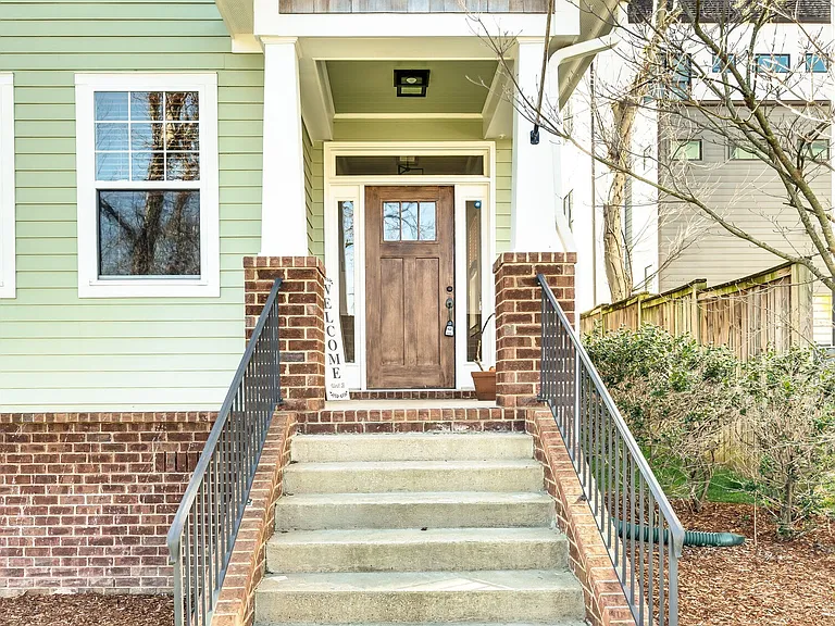 1109B S Douglas Ave — Photo 3