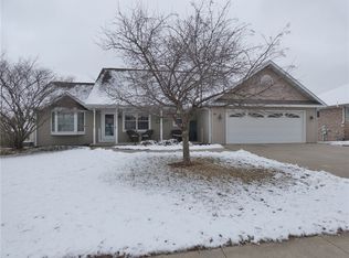 19 Maple St, Pella, IA 50219