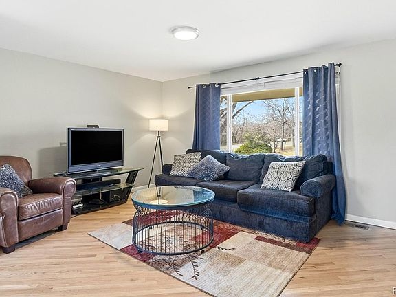 2nd image of 8466 Yarrow Street