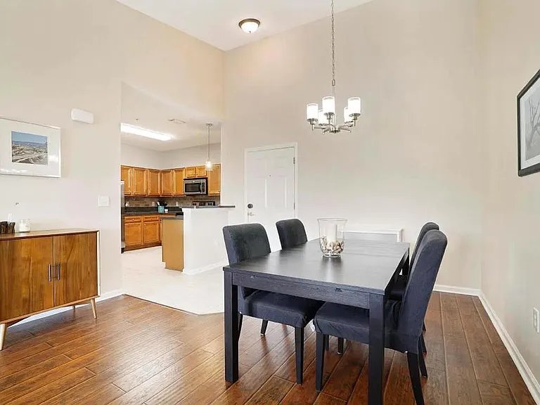 8210 Green Parrot Rd #301 — Photo 2