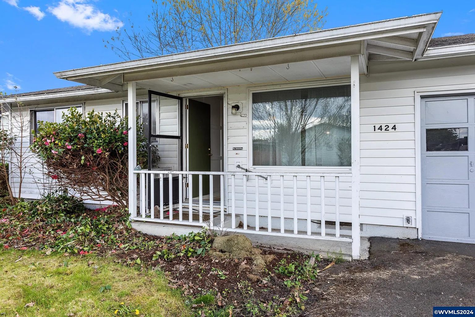 1424 Rainier Rd photo 1