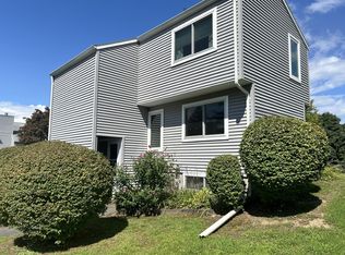 35 Autumn Ln #35, Amherst, MA 01002