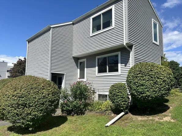 35 Autumn Ln #35, Amherst, MA 01002