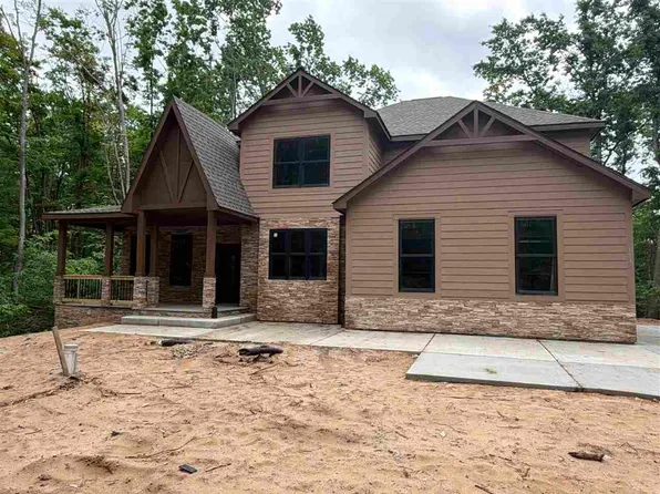 1932 Kitzbuhel Dr, Boyne City, MI 49712