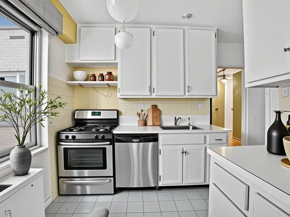 400 East 56th Street image 6 of 16