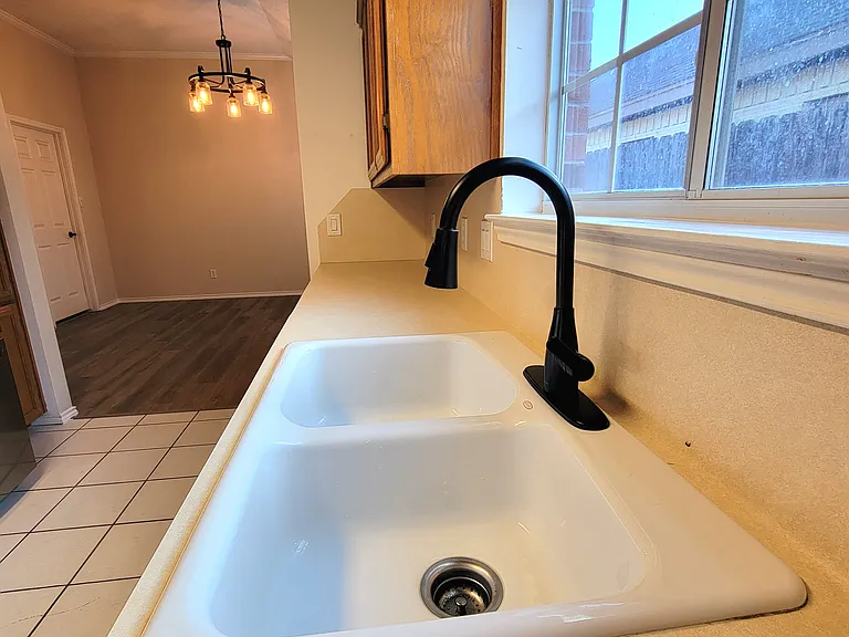 2704 Amherst Ave — Photo 17