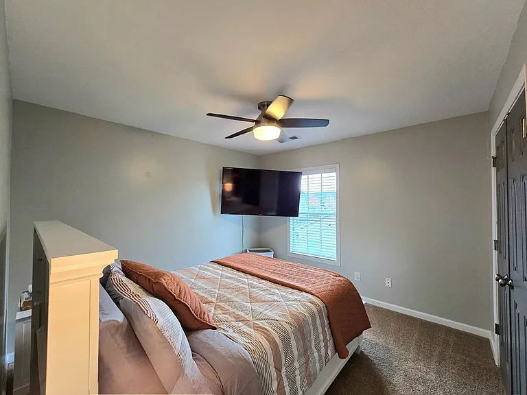 525 Batty Way — Photo 32