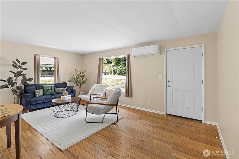 4th image of 2518 2514 Spring Street NE