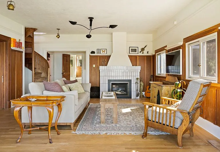 23 Glen Dr — Photo 2