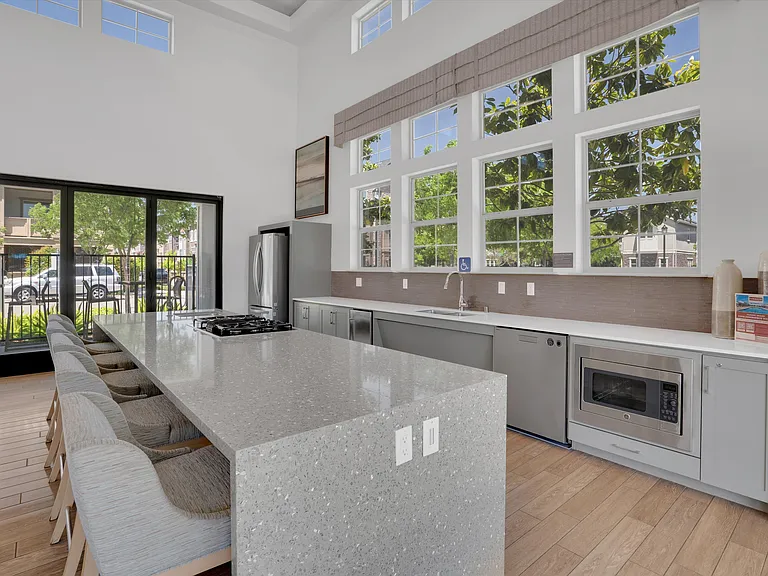 Lexington Ln — Photo 13