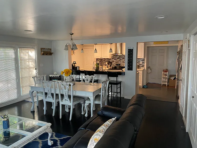 105 N Green Dr — Photo 7