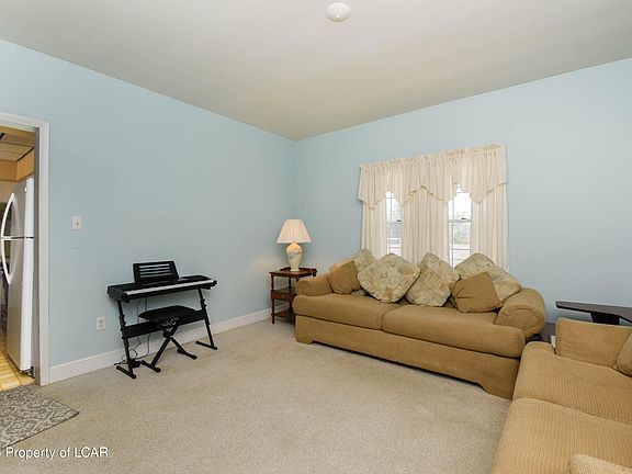 4th image of 44 Willow St