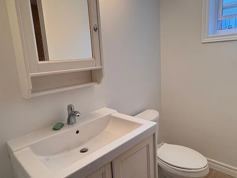 100 Burbank Dr — Photo 26