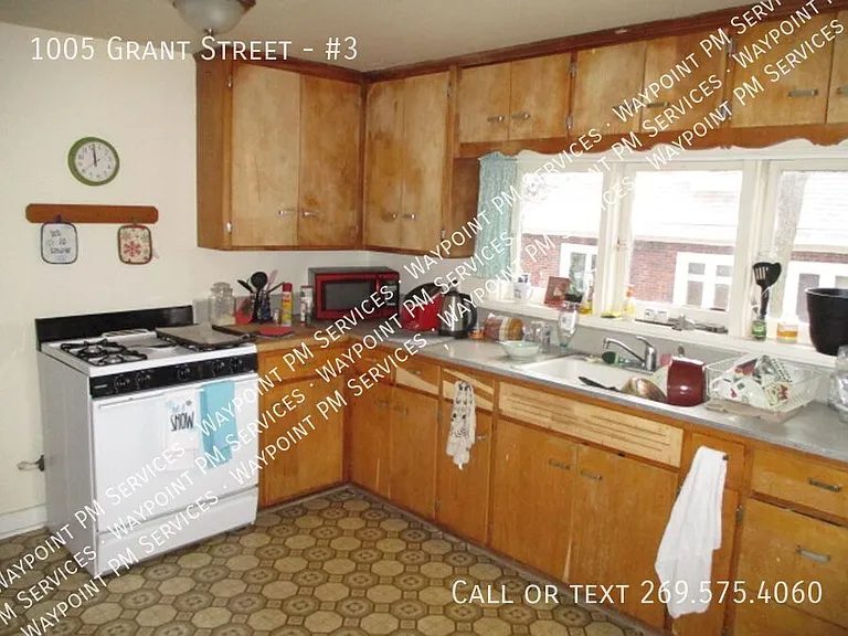 1005 Grant St #3 — Photo 2