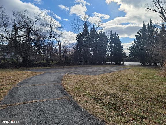 5th image of 8325 Yellow Springs Rd