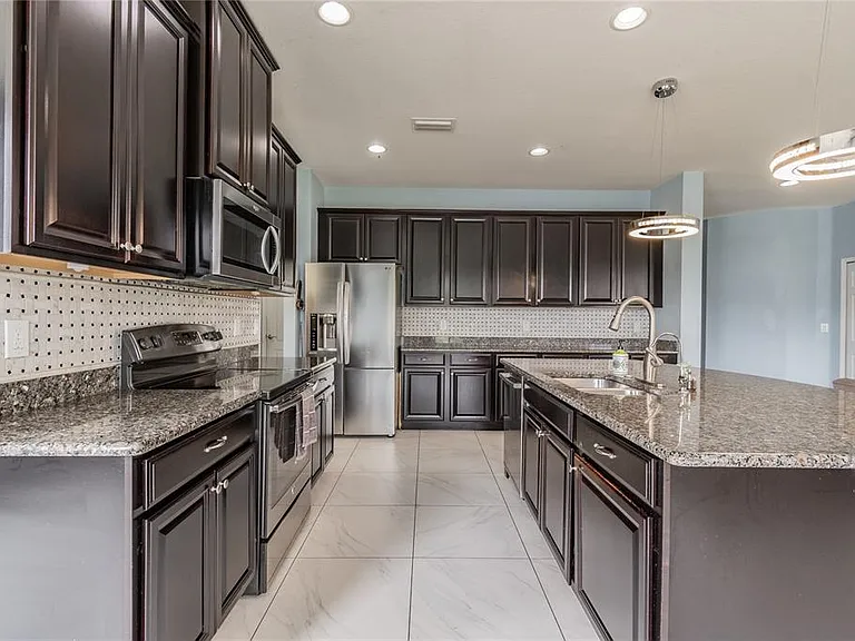 11027 Tahiti Isle Ln — Photo 46