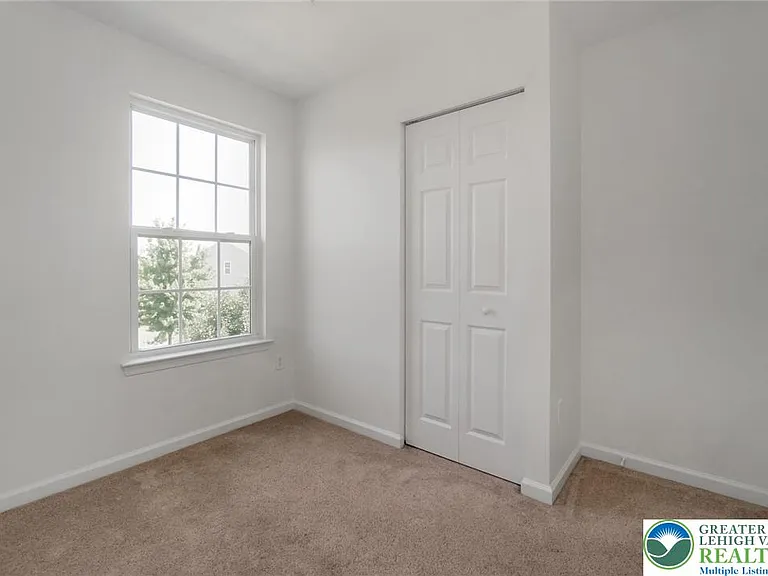 1096 Sparrow Way — Photo 41