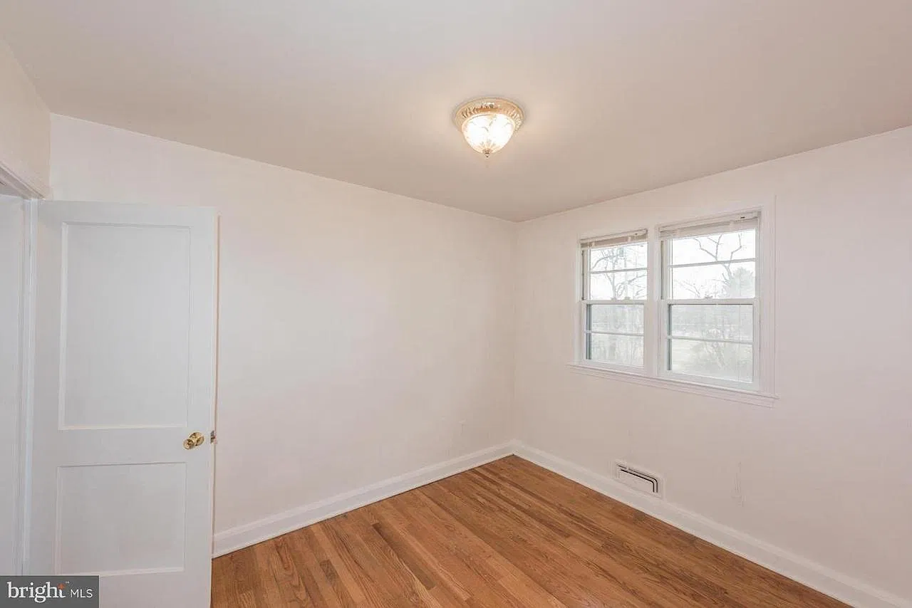 3 bed, 2151 sqft, $3,200 — Photo 3