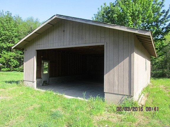 3rd image of 231 E Hillcrest Dr