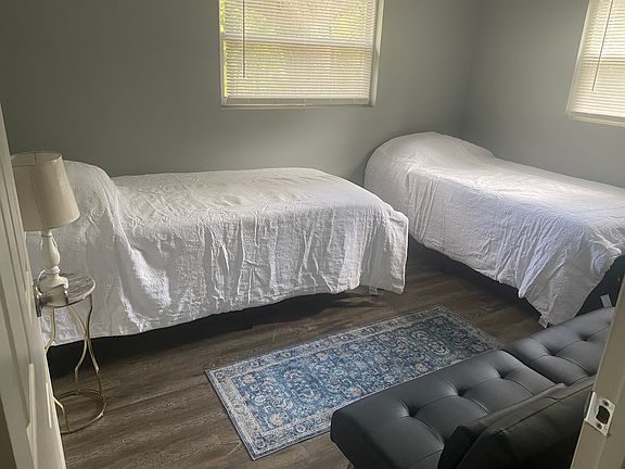 5th image of 3016 Fairview Dr