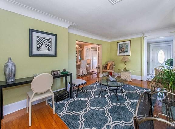 3rd image of 88 W Forest Ave