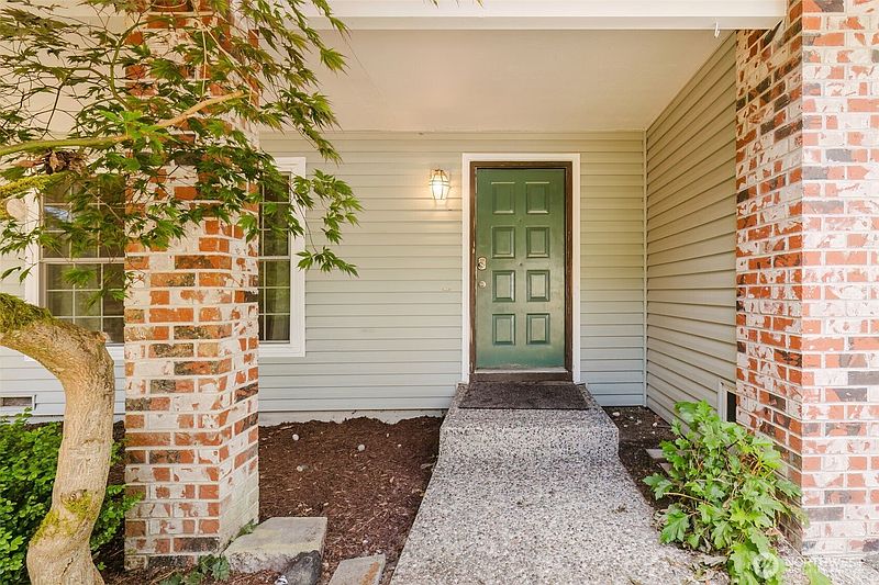 3rd image of 776 SW Littletree Circle