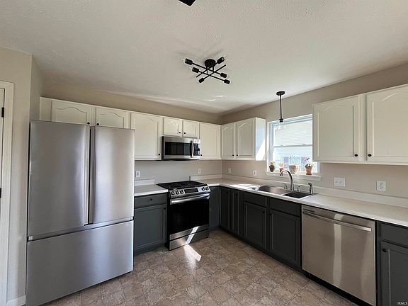 2nd image of 336 E Cardinal Glen Dr