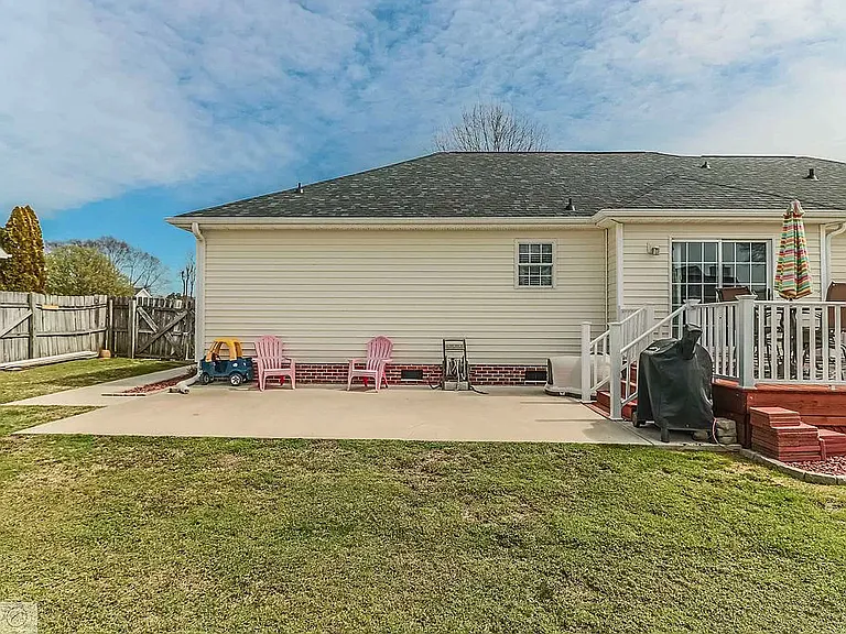 303 Kuwicki Rd — Photo 4