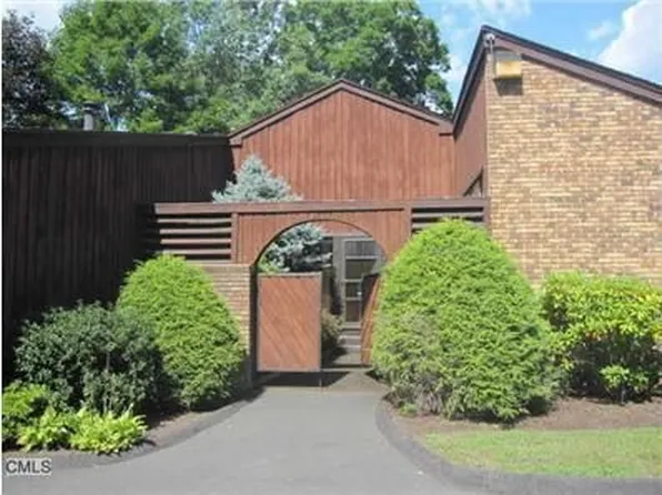 19 Hearthstone Dr, Brookfield, CT 06804