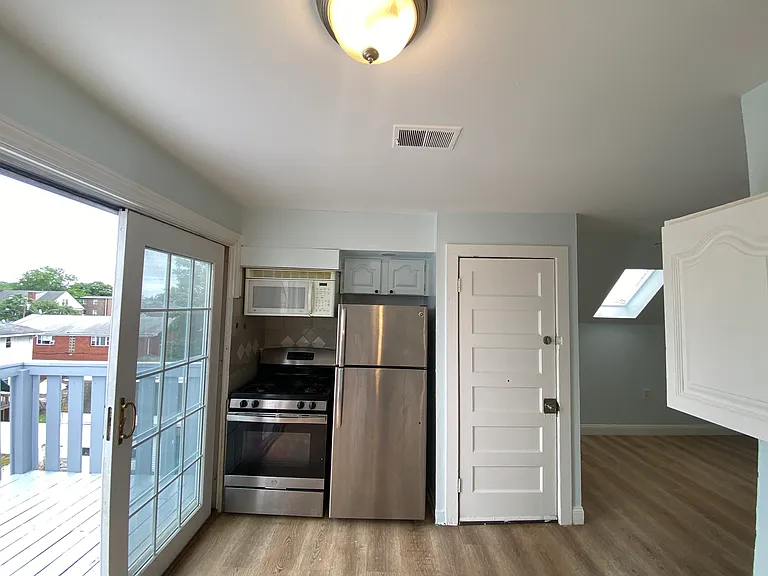 2484 Main St #3 — Photo 9