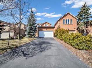 1179 Barleymow St, Mississauga, ON L5V 1P1