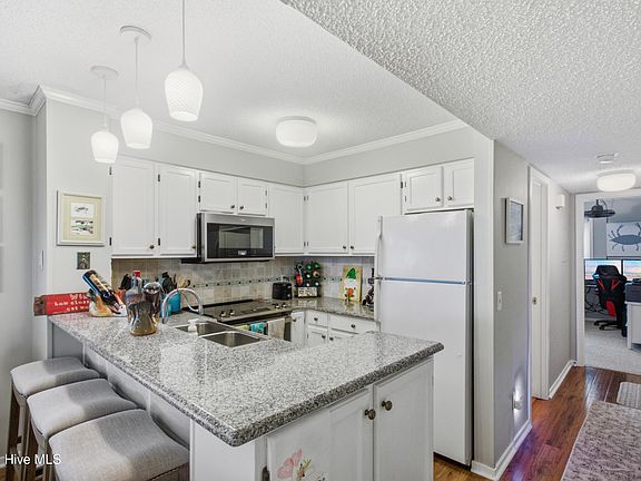 5th image of 89 Country Club Drive Apt H4