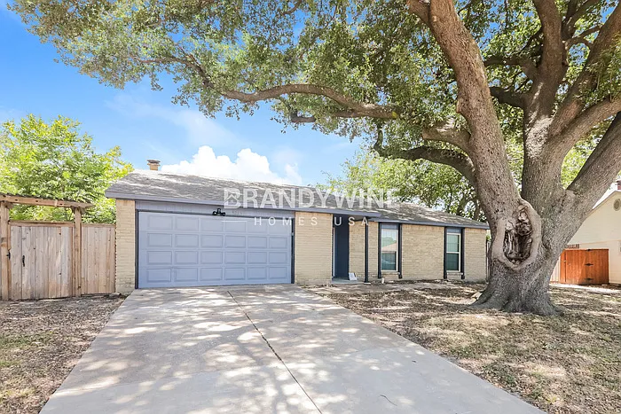 3 bed, 2.0 bath, 1417 sqft, $2,291 — Photo 3